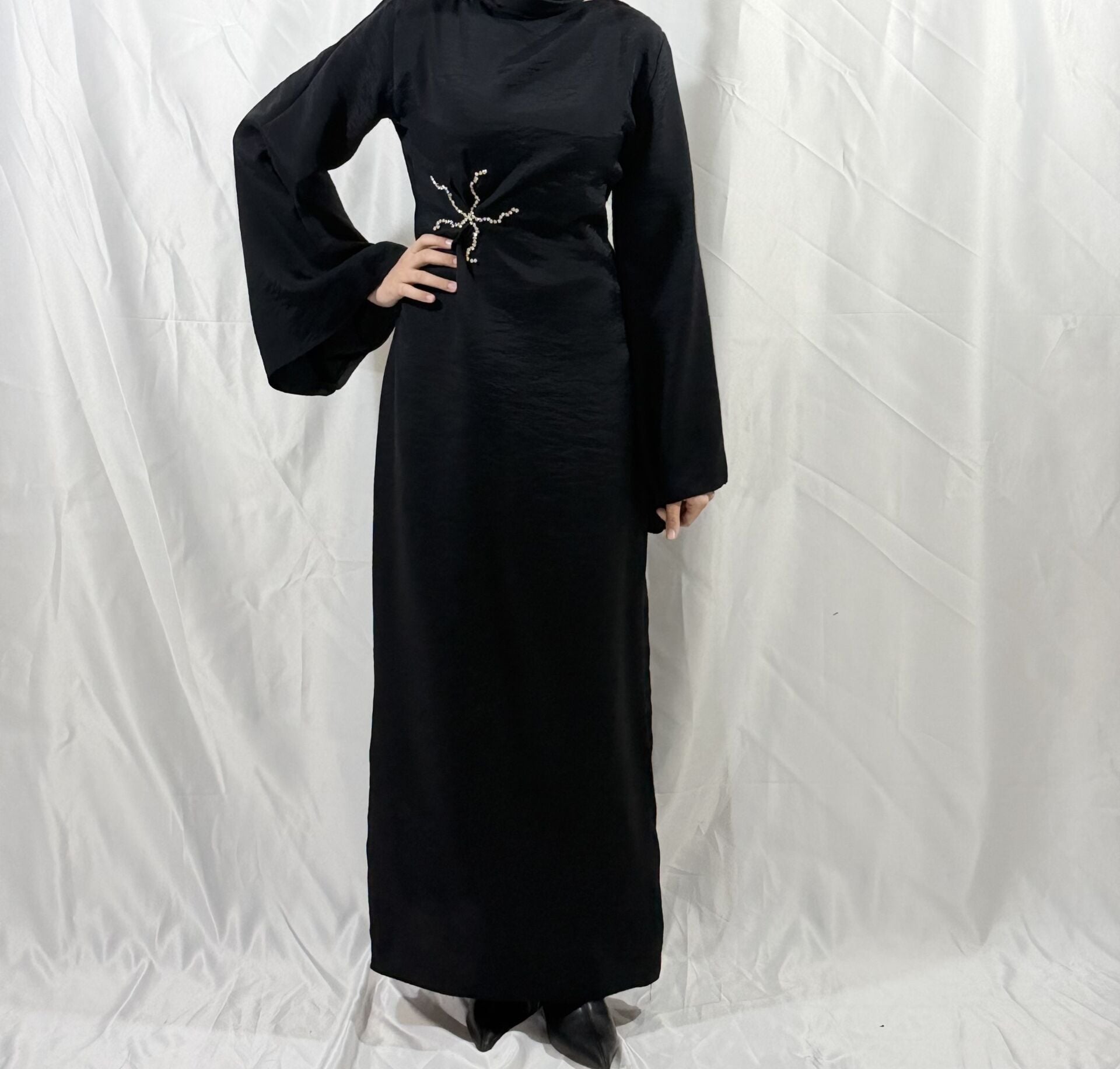 Taş Detaylı Siyah Elbise